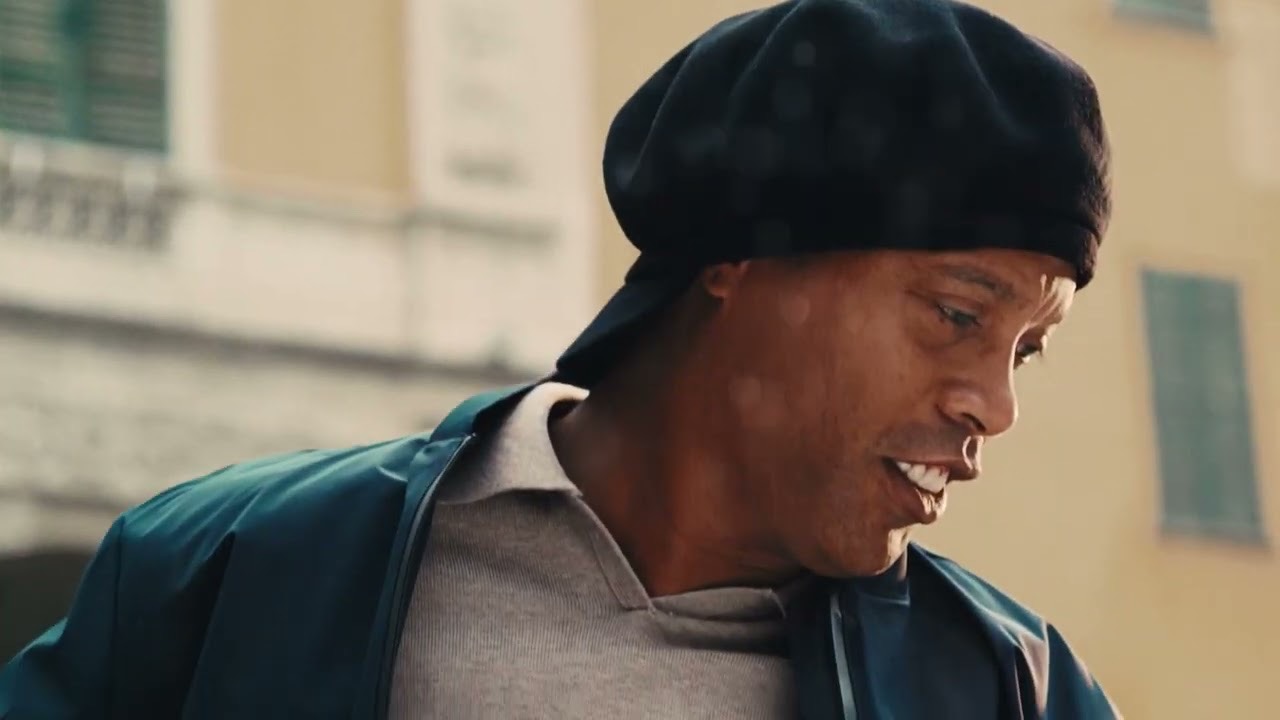 Ronaldinho im U-Power Red Stratos Spot — Standbild